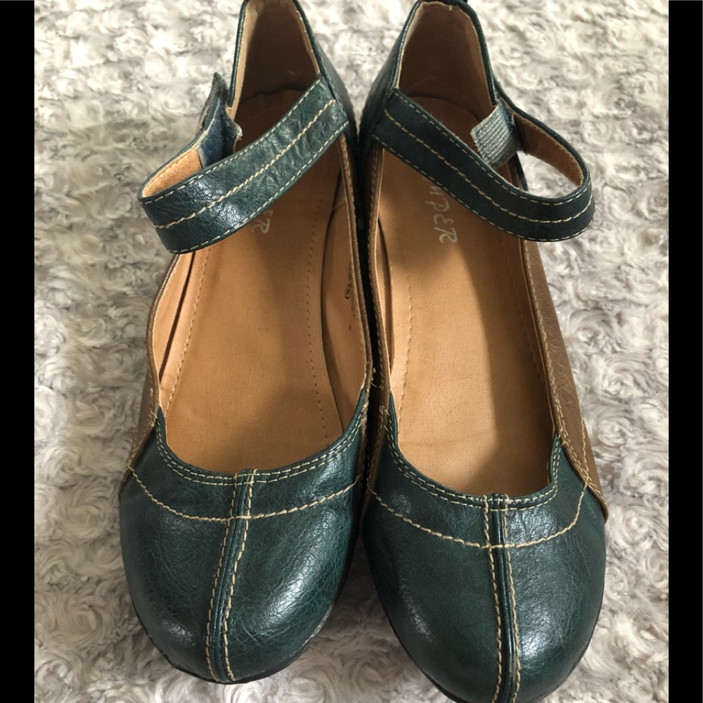 Bumper Green and Brown Leather Flats